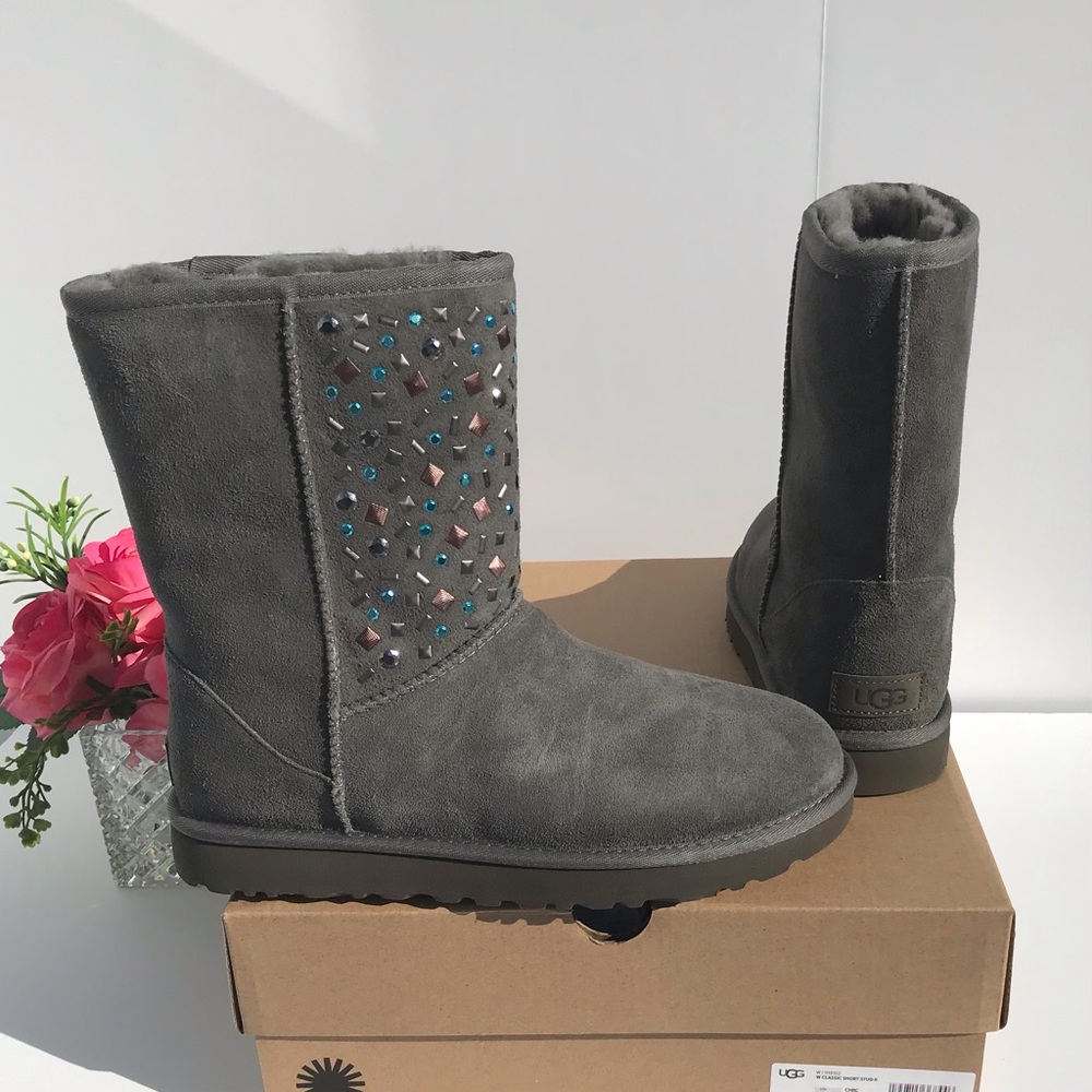 UGG Classic Short Stud II